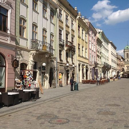 Apartments On Plocsha Rynok 40 Lviv Exteriör bild